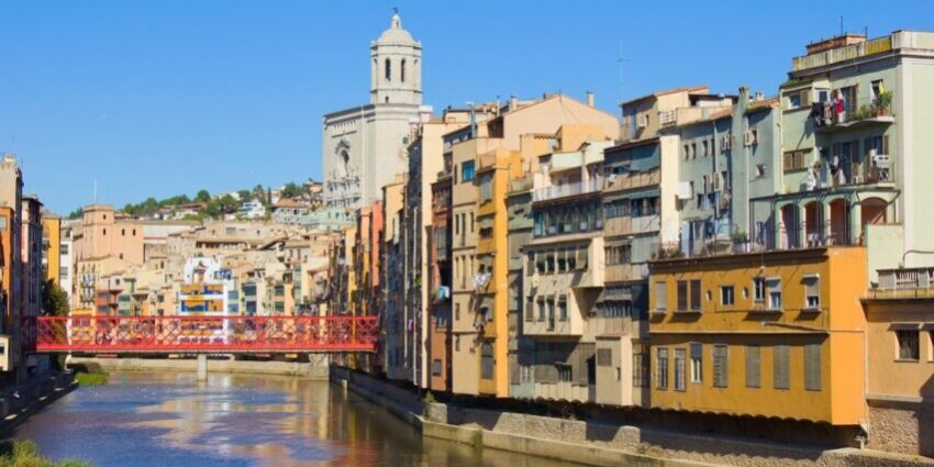 Girona Blick über einen Fluß in Girona